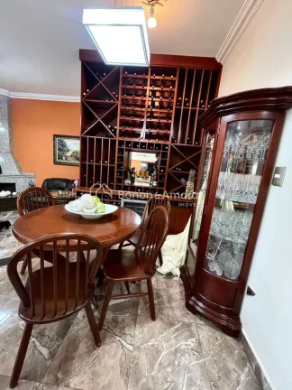 Imagem Excelente sobrado à venda em condomínio fechado em Valinhos/SP, localizado em uma área privilegia...