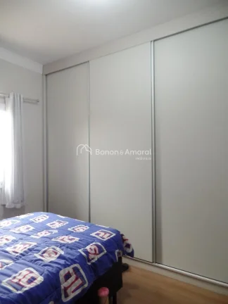 Imagem Excelente casa em condomínio, térrea e com terreno diferenciado (342 m²). 
Muito bem construída ...