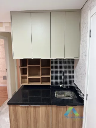 Imagem Lindo apartamento semi mobiliado recém reformado com fino padrão de acabamento.