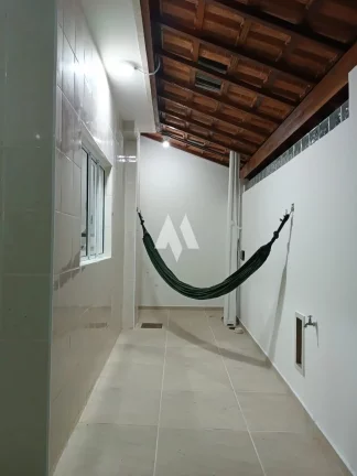 Imagem Sobrado com 3 Quartos e 2 banheiros à Venda, 98 m² por R$ 660.000
