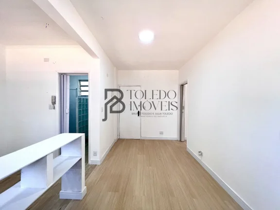 Imagem Apartamento Padrão de 01 dormitório REFORMADO, menos de 200 metros do mar na Aviação/PG