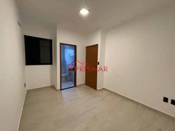 Imagem Sobreposta terrea fundos, 3 dormitorios suite, Marapé, Santos, 2 vagas