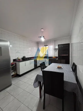 Imagem Sobrado Completo com 3 Dormitórios, Área Gourmet e 3 Vagas à Venda