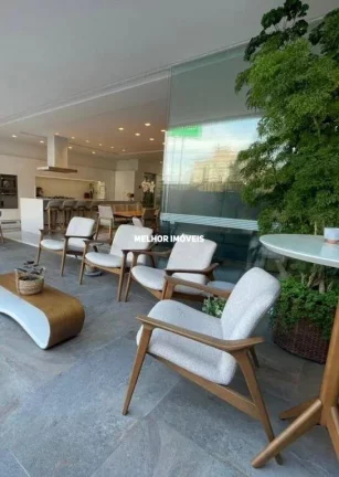 Imagem Casa de Alvenaria nova à venda com 5 suítes e 8 vagas de garagem localizada no centro de Balneário Camboriú