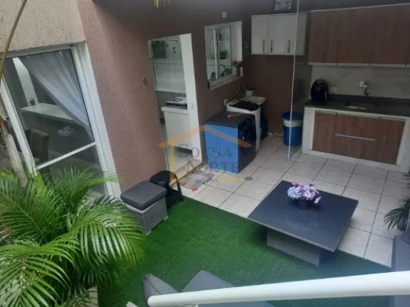 Imagem Sobrado em condomínio fechado, bem tranquilo e muito arborizado, 3 dormitórios, sendo 1 suíte, es...