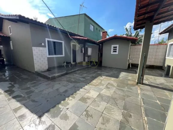 Imagem Casa térrea à venda com 2 edículas em Peruíbe/SP - Bairro Jardim Brasil