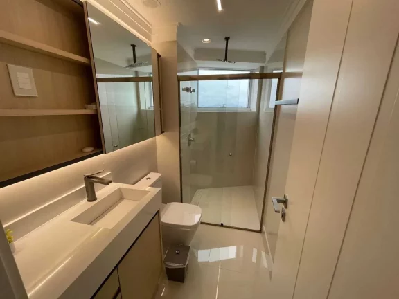 Imagem Apartamento alto padrão frente mar com 4 suítes e 3 vagas de garagem - Av. Atlântica/SC