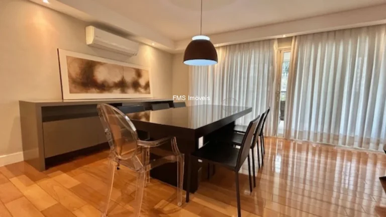 Imagem Imperdível oportunidade: Apartamento de luxo com 3 quartos e 3 suítes em Moema, São Paulo - 210m² e 3 vagas de garagem!