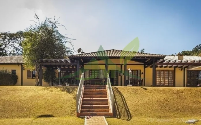 Imagem Chácara Exclusiva em Condomínio à Venda em Atibaia: Conforto e Elegância