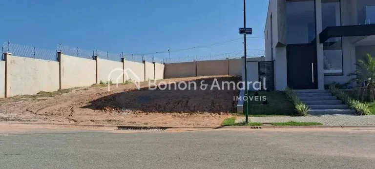 Imagem Excelente lote de esquina, bem localizado e com leve declive, na avenida principal do Condomínio Ar...