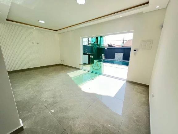 Imagem Casa Térrea á venda, apenas 600m da praia à venda, totalmente reformada