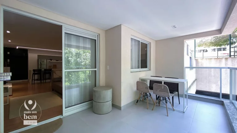 Imagem Venha morar em meio a natureza! Apartamento com 3 quartos (1 suíte), sacada com churrasqueira à venda por R$ 987.000 - Bacacheri - Curitiba/PR