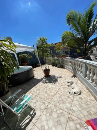 Imagem Casa para Venda em Santo André, Jardim Las Vegas, 4 dormitórios, 1 suíte, 2 banheiros, 2 vagas
