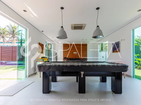Imagem Mansão contemporânea com heliponto particular à venda no condomínio Jardim Acapulco no Guarujá