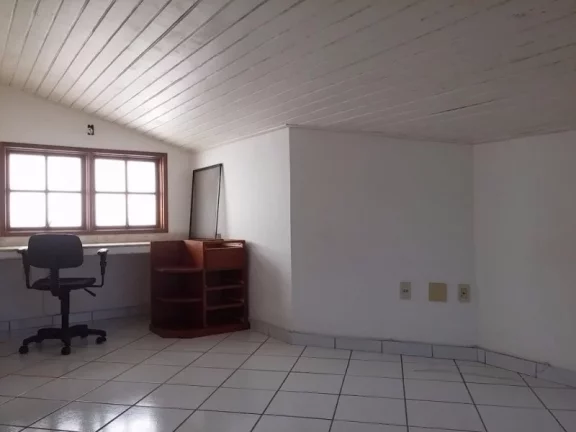 Imagem Imperdível casa em condomínio à venda em Macaé-RJ, no bairro Riviera Fluminense! 4 quartos, 2 suítes, 1 sala, 3 banheiros, 2 vagas de garagem, 120,00 m2 de área.