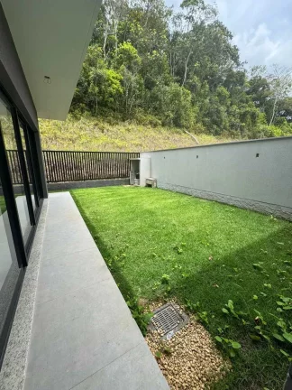 Imagem Casa com 3 dormitórios sendo 3 suítes e 2 vagas de garagem em Joinville/SC