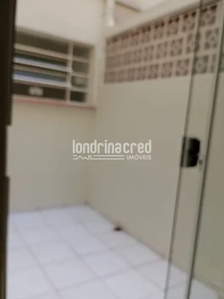 Imagem Oportunidade no Centro de Londrina! Amplo apartamento com 3 dormitórios, 120m² de área útil, sala espaçosa, cozinha, 1 vaga e condomínio acessível