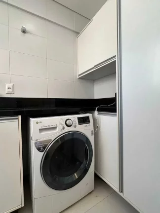 Imagem Apartamento com 3 dormitórios sendo 1 suíte e 1 vaga de garagem na Meia Praia, Itapema/SC