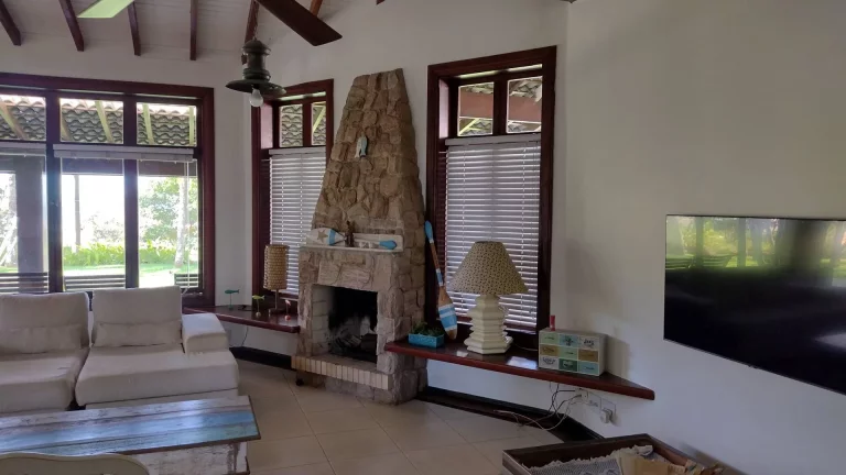 Imagem CASA FRENTE MAR - com 6 dormitórios à suítes - Lagoinha - Ubatuba
