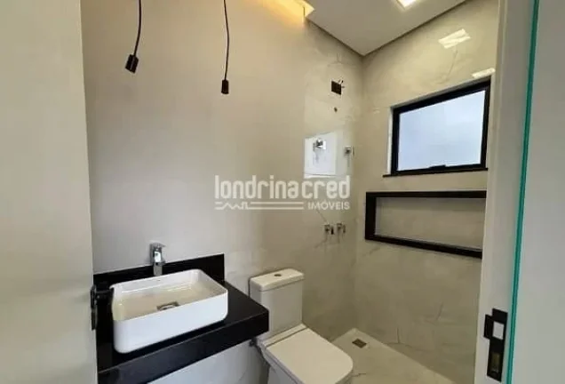 Imagem Sobrado contemporâneo à venda no Condomínio Moradas do Vale, com 220 m² de construção, 3 suítes amplas, piscina privativa,e excelente iluminação natural