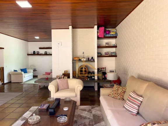 Imagem Casa Linear com 5 suítes dentro de condomínio clube - Apenas 3 minutos da Feirinha do Alto