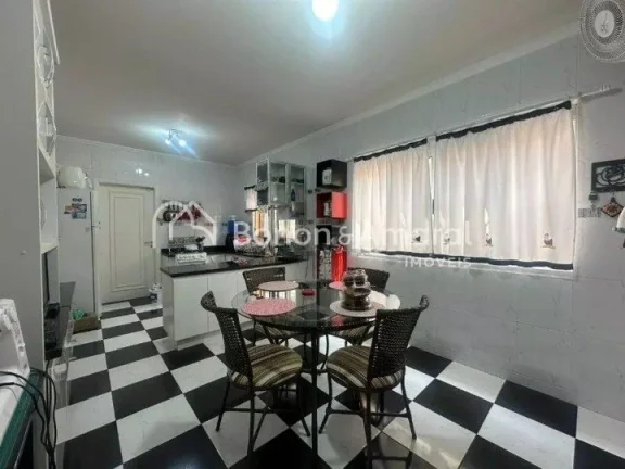 Imagem Casa com 3 dormitórios sendo 1 suíte, closet e varanda com linda vista, sala de jantar, estar e TV...