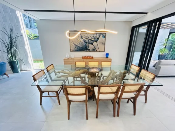 Imagem Casa de Luxo à Venda na Riviera de São Lourenço Módulo 17: 8 Quartos, 8 Suítes, 3 Salas, 4 Vagas de Garagem e 620m² de Área!