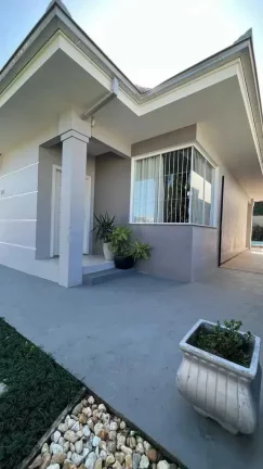 Imagem Casa Alto Padrão com 3 dormitórios sendo 1 suíte e 2 vagas - Floresta | Joinville/SC