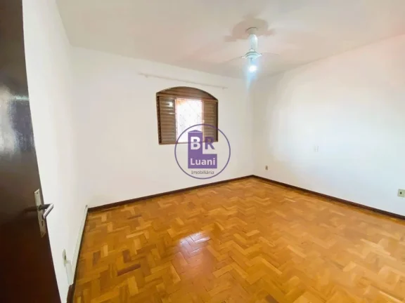 Imagem Casa com Fundos para Locação Comercial ou Residencial.