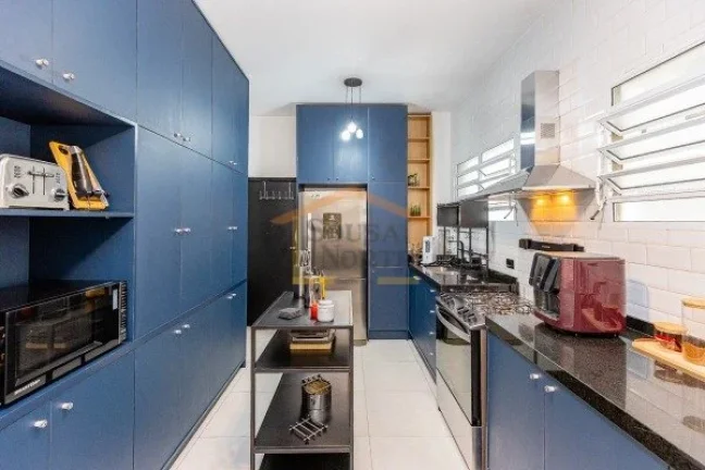 Imagem Apartamento amplo e reformado, com 174 m² de área útil, pé-direito alto, excelente iluminação ...