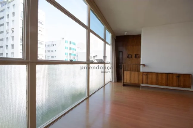 Imagem Apartamento com amplo living, 3 dormitorios sendo uma suite, apartamento com piso em tacos nos dormi...