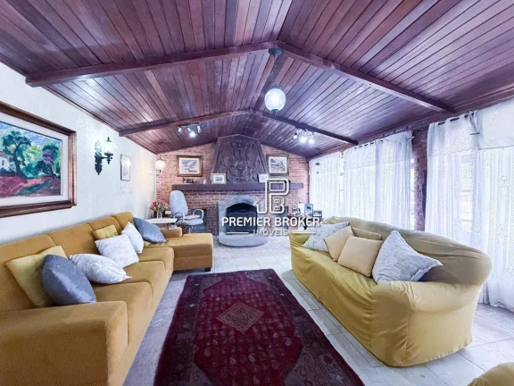 Imagem Casa com 3 dormitórios à venda, 346 m² por R$ 970.000,00 - Santa Cecília - Teresópolis/RJ