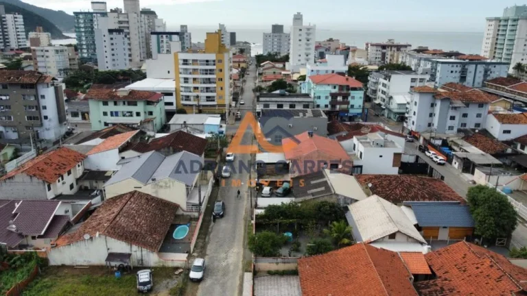 Imagem Casa na Praia de Gravatá, próximo a principal Avenida, aceita permuta e negociação