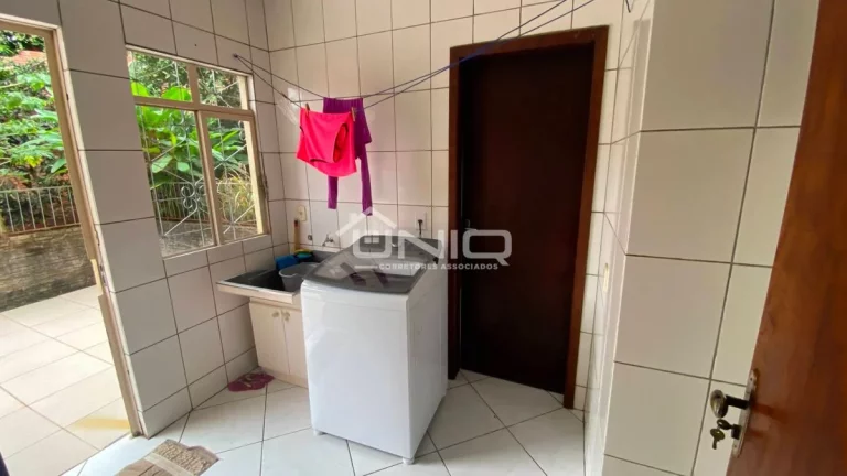 Imagem Sobrado Suíte + 02 Quartos Santa Terezinha
