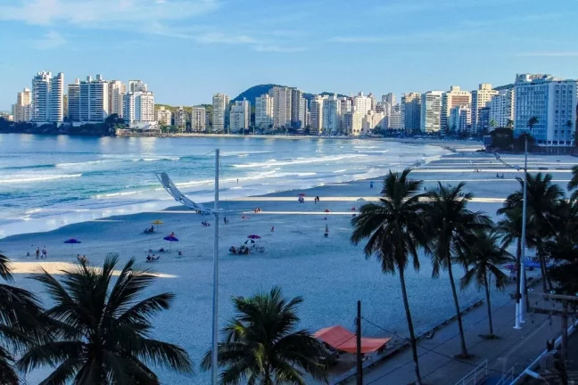 Imagem Apartamento com 4 dormitórios à venda, 200 m² por R$ 1.600.000,00 - Pitangueiras - Guarujá/SP