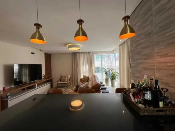 Imagem Apartamento mobiliado com 3 suítes e 2 vagas no Centro de Balneario Camboriu- SC