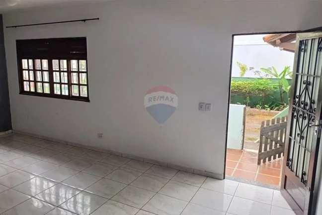Imagem Casa em condomínio fechado,três dormitórios.