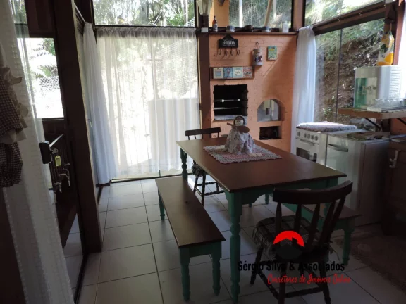 Imagem Casa a Venda na Região da Vila Natal em Campos do Jordão - SP.