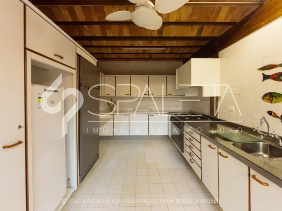 Imagem Lindíssima residência com golfe no quintal e vista sensacional para o lago à venda no Guarujá Golf Club