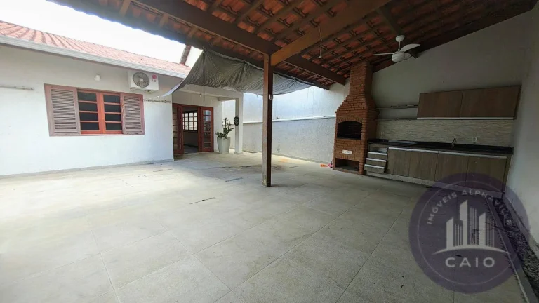 Imagem Casa para Retrofit com 220m² por R$ 1.845.000,00 - Alphaville/ SP