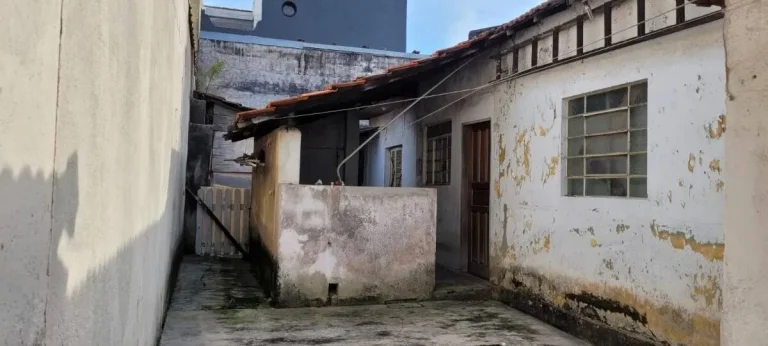 Imagem Terreno Ótima Localização Com Casa Velha 240 m² Para Derrubar