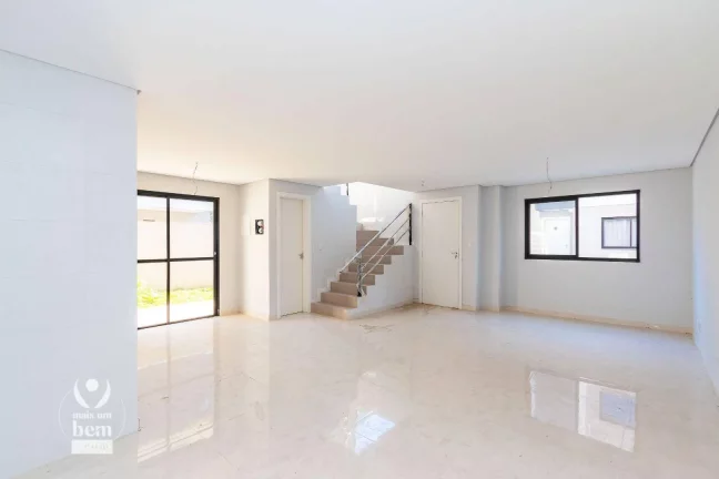 Imagem Sobrado a venda no Uberaba. 3 quartos, suíte, terraço e 1 vaga