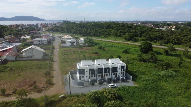 Imagem Sobrado Geminado à venda em Ubatuba, Enseada