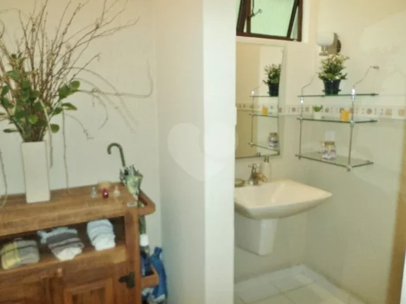 Imagem Casa à venda com 4 quartos, sendo 2 suítes, em Morumbi, São Paulo - SP