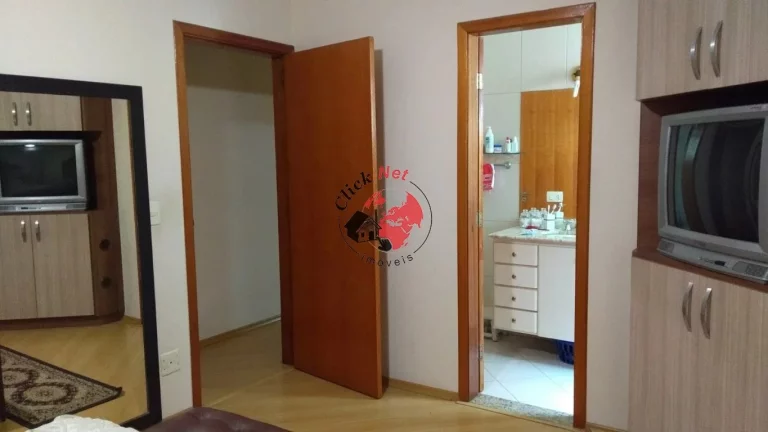 Imagem Sobrado com 3 suítes e 2 vagas, sala comercial e edícula à venda no bairro Jordanópolis, São Bernardo do Campo - Estuda permuta