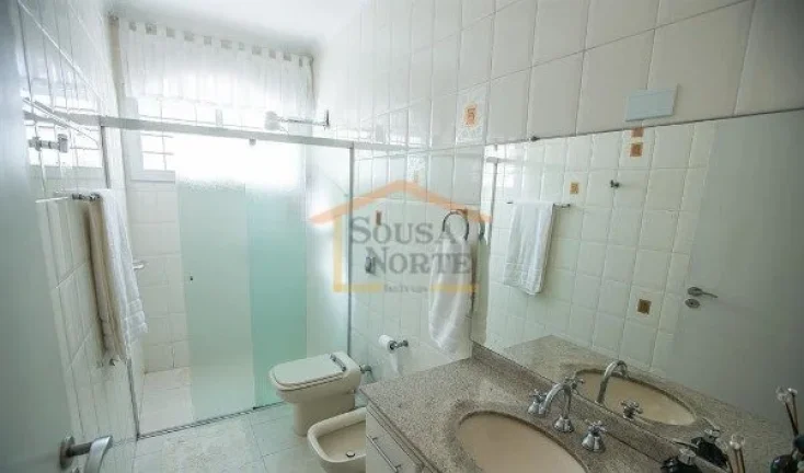 Imagem Casa em rua calma, com ampla vista e muita iluminação natural, 4 dormitórios, sendo 2 suítes com...