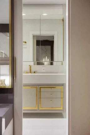 Imagem Apartamento com 3 dormitórios sendo 2 suítes e 3 vagas de garagem no Centro de Balneário Camboriú/SC