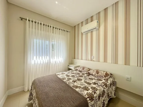 Imagem Casa em Condominio 4 Dormitórios - Bairro --