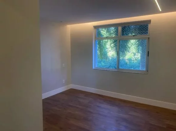 Imagem Apartamento Reformado de 3 Quartos Na SQS 212!