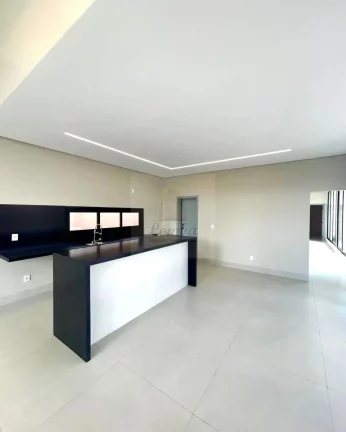 Imagem Luxuosa casa em condomínio à venda em Várzea Grande-MT, bairro Mirante do Pary: 3 quartos, 3 suítes, 3 salas, 5 banheiros, 4 vagas, 230m².